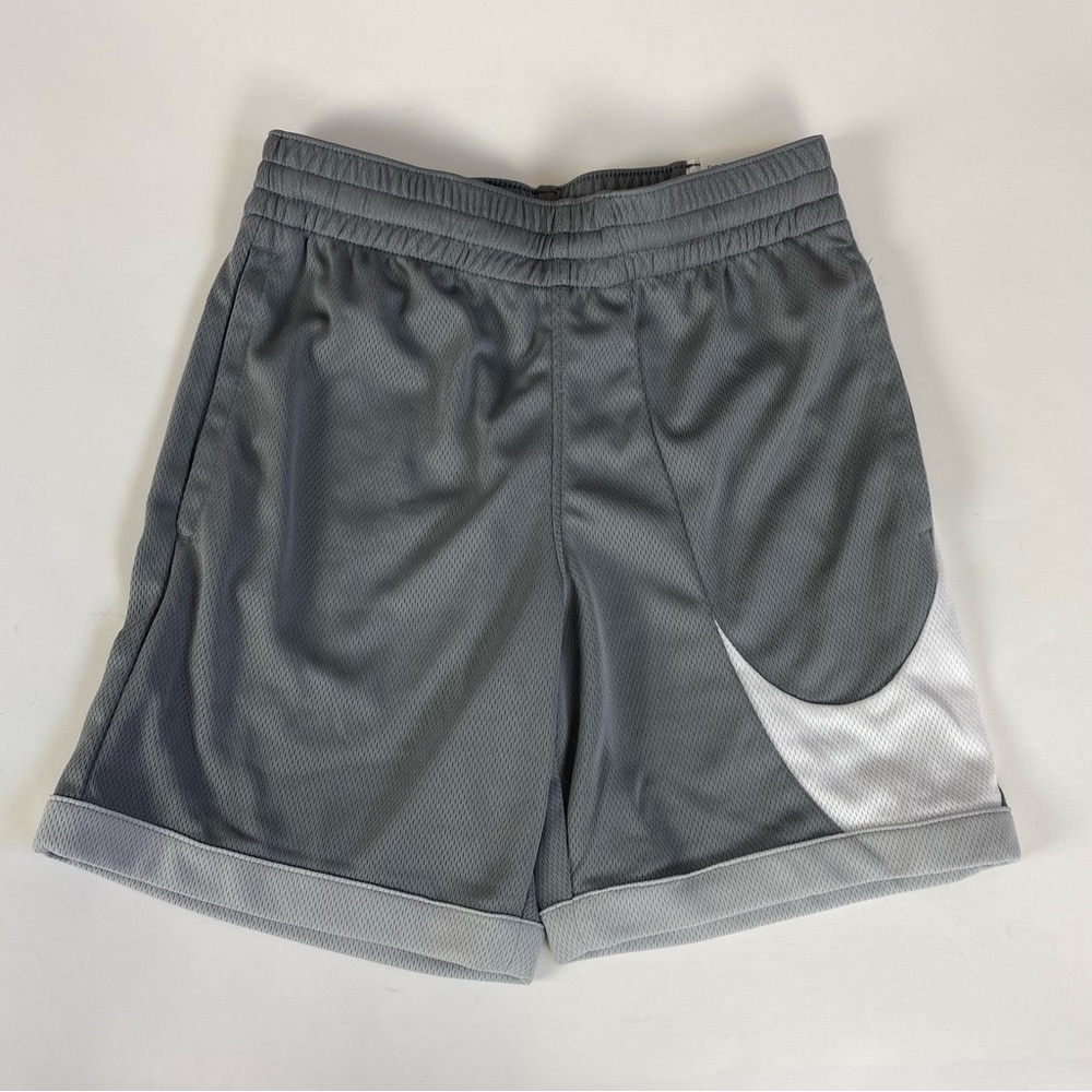 NWT Nike Dri Fit Big Kids Boys Basketball Shorts Size Small Gray White Logo - Picture 1 of 8